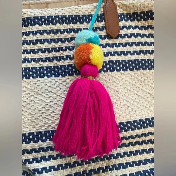 EUC Old Navy Basket Striped Tote Bag Colorful Tassel - Great for the Beach - Picture 5 of 7